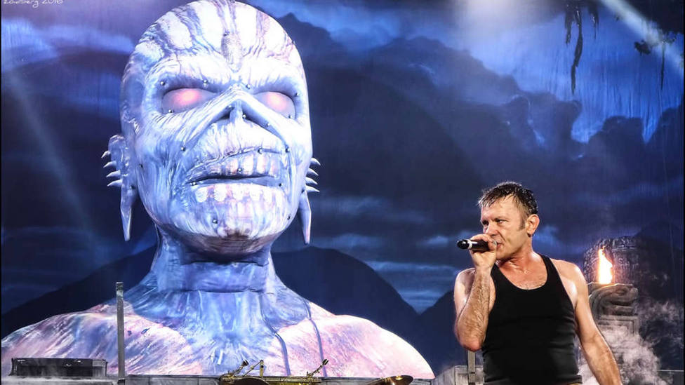 Cabeza de Eddie inflable presentacion en Estados Unidos